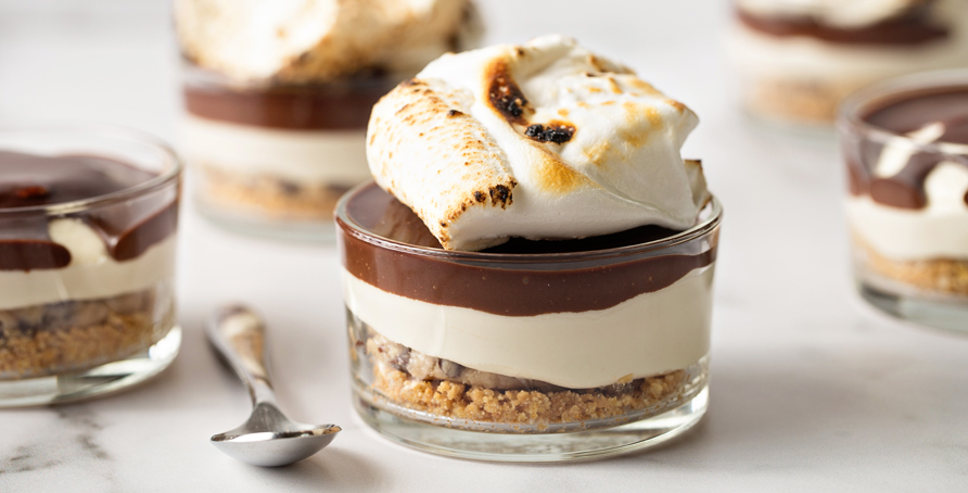 individual Cookie Dough S’mores Cheesecakes in glass dishes
